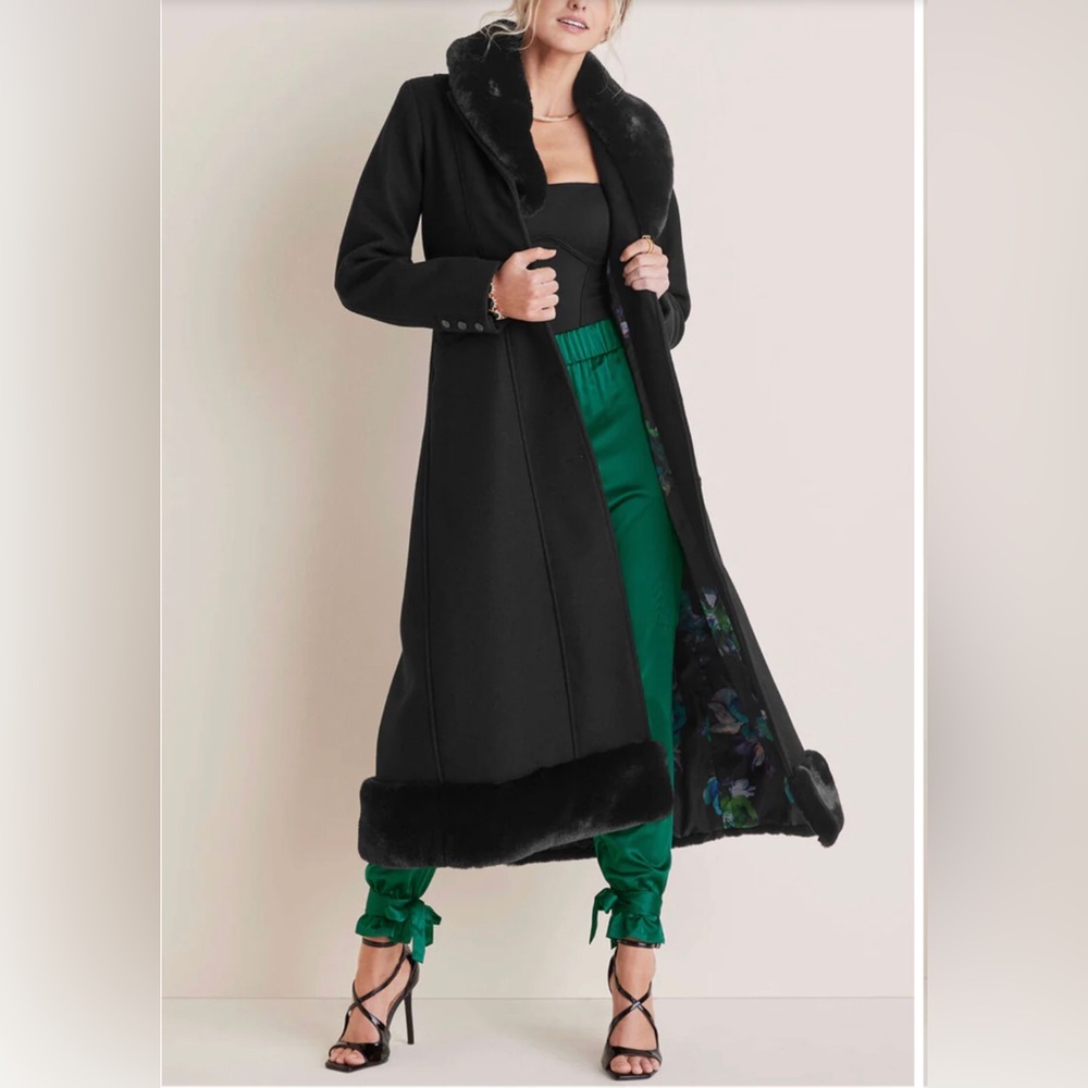 VENUS Gorgeous 💋 Black Long Coat with Faux Fur Trim